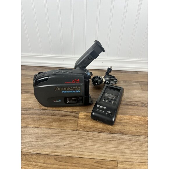 Panasonic Palmcorder IQ VHS-C Camcorder PV-IQ305D Video Camera W/ Charger - Picture 2 of 9